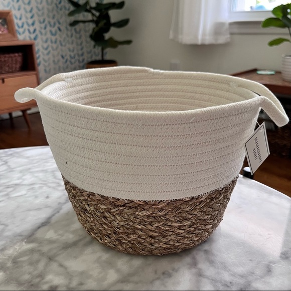 New Seagrass and Rope Basket - Picture 2 of 5